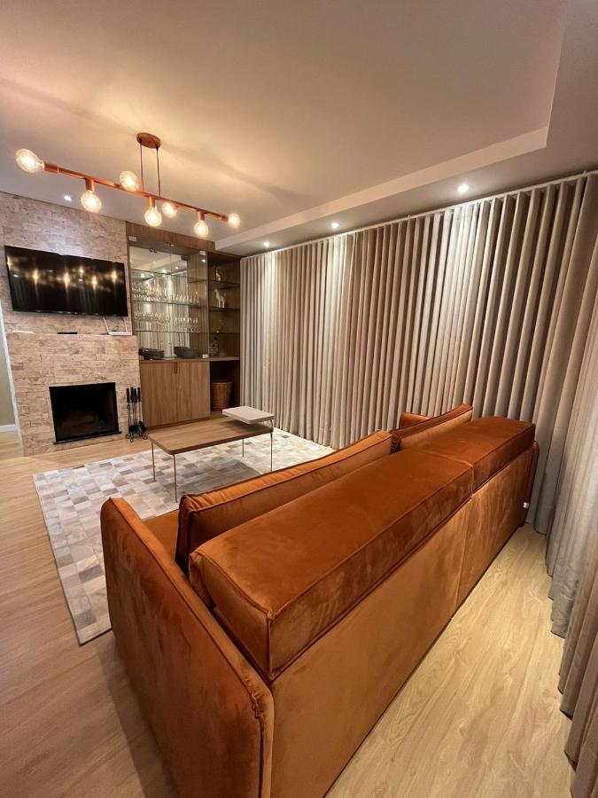 Apartamento Espetacular, 2 Suites, A 30M Da Rua Coberta Gramado Eksteriør billede